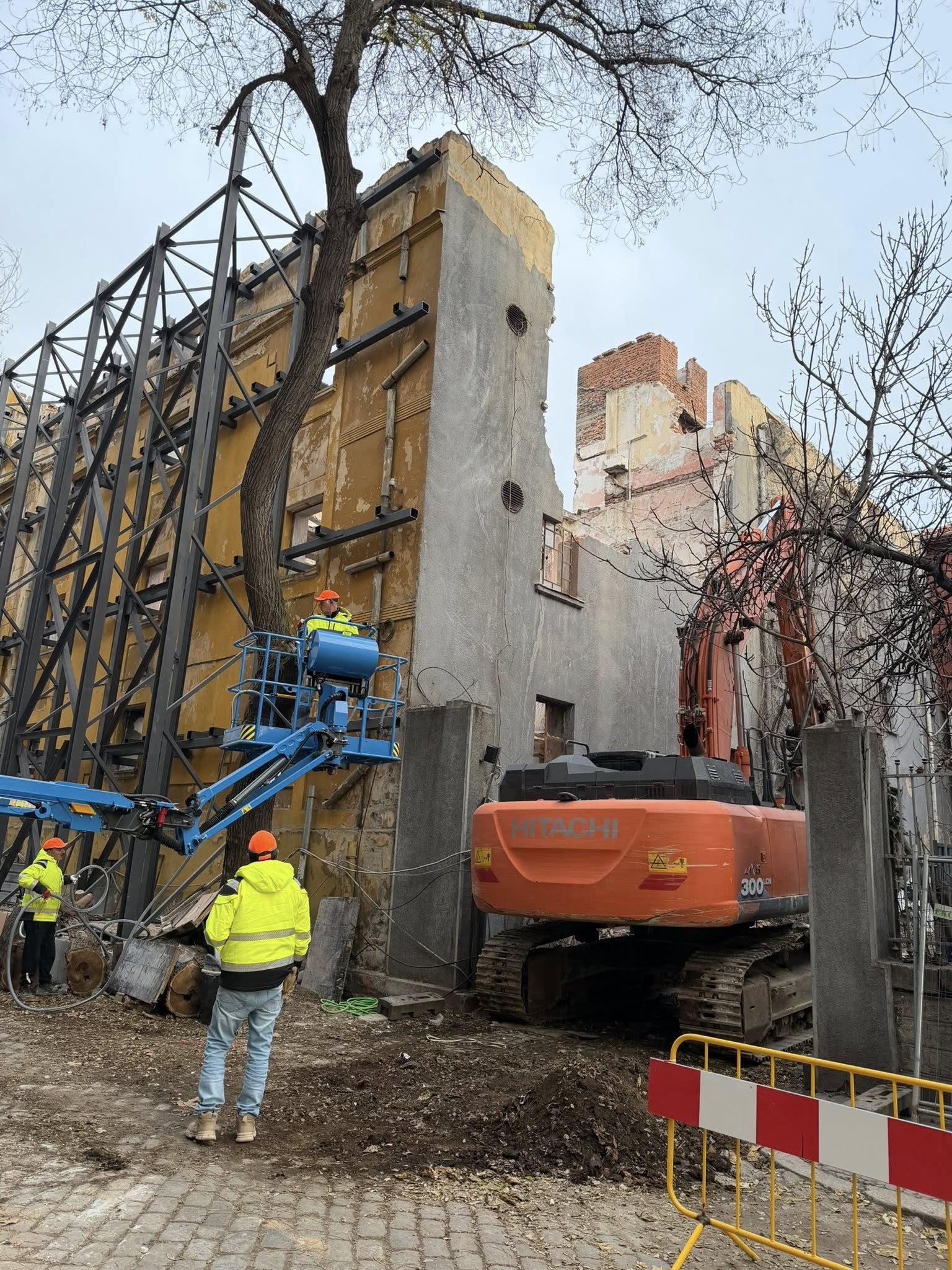 Събаряне и разрушаване на сгради